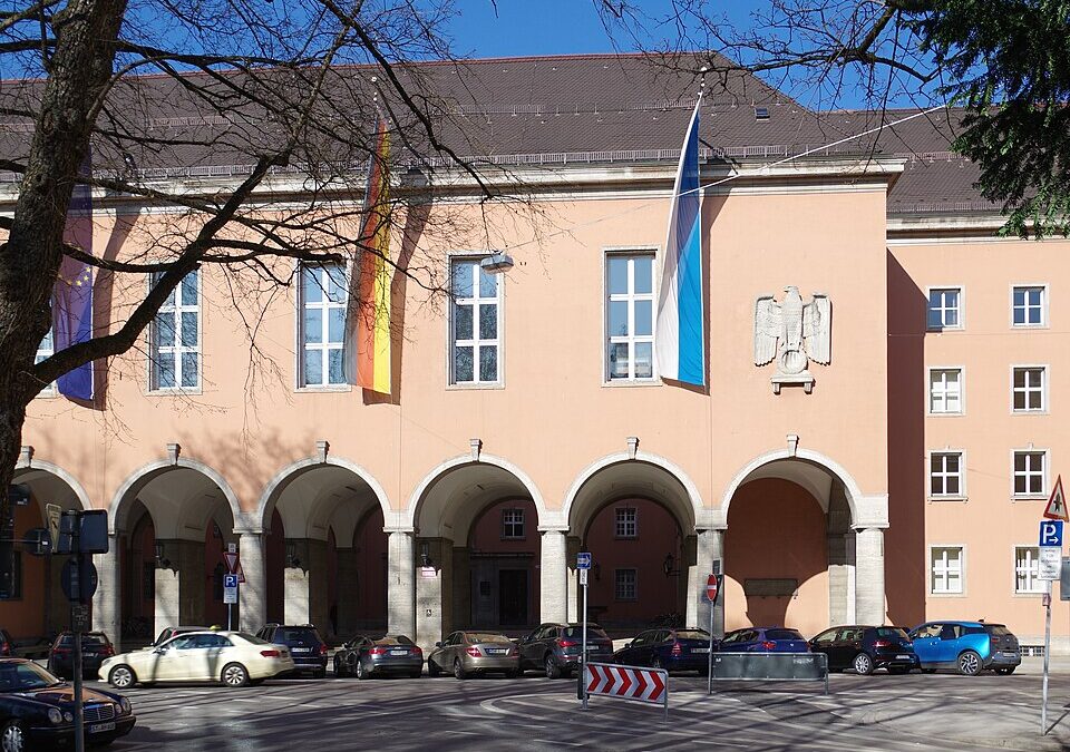 Finanzministerium Bayern präsentiert Trump Steuerdaten deutscher Bürger auf dem Silbertablett!